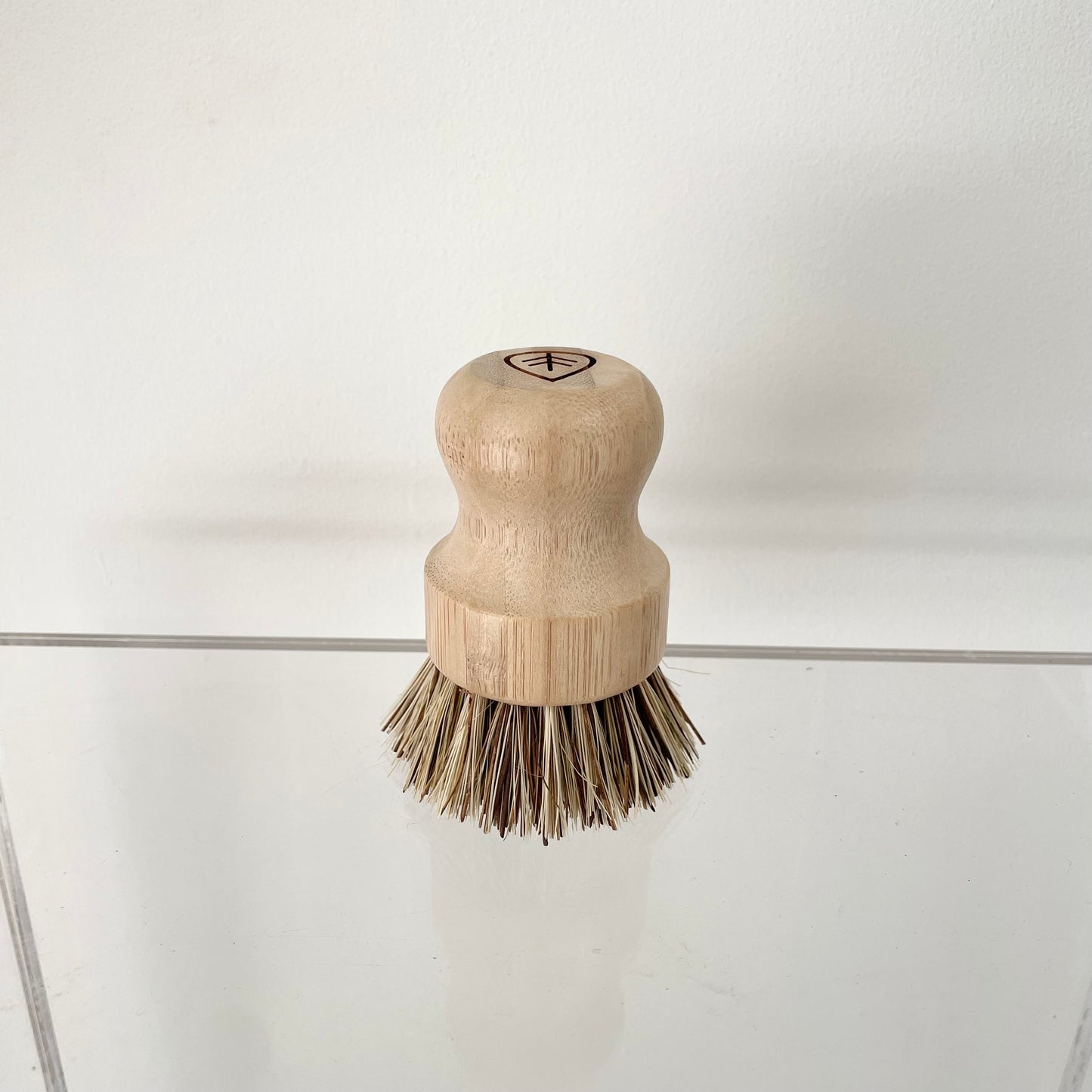 Dishwashing brush scrubber